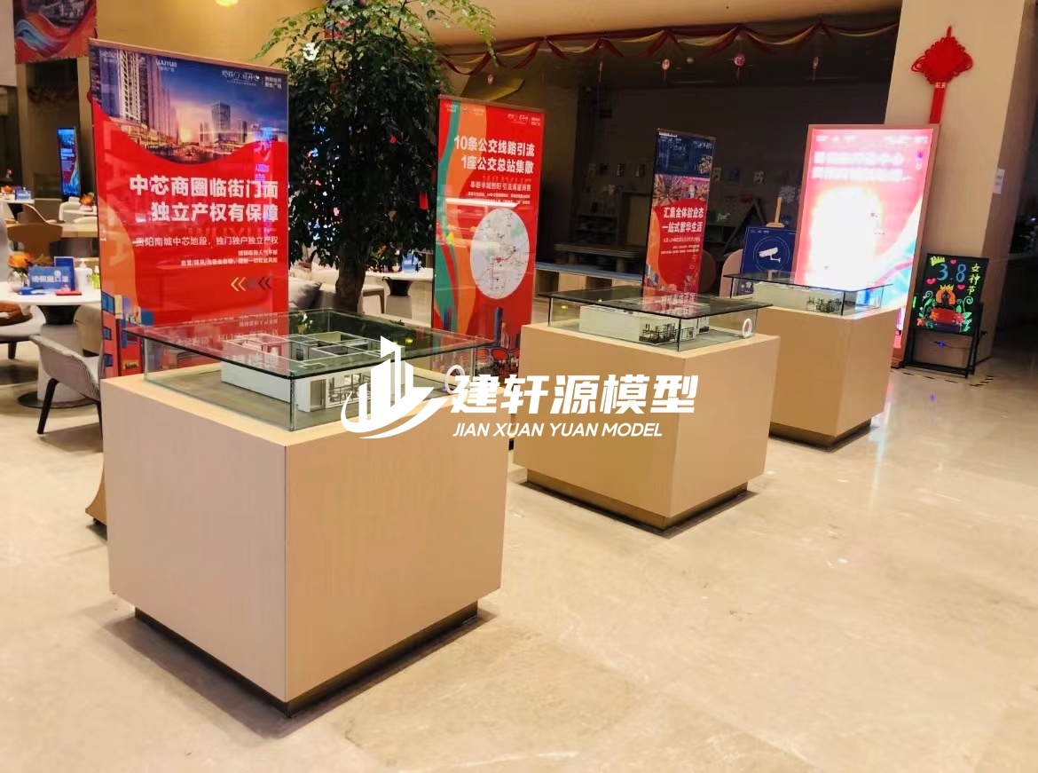 三门户型模型服务